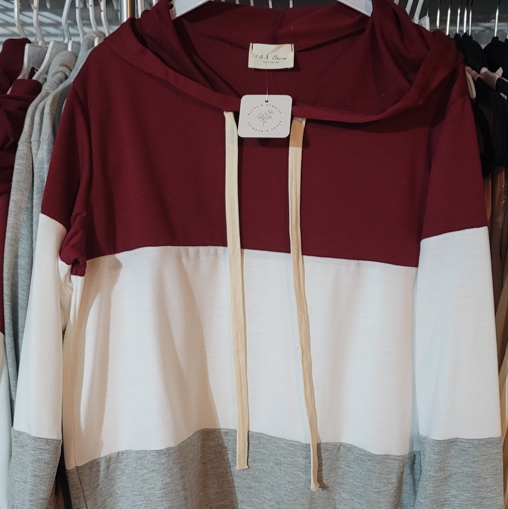 Trendy Colorblock Hoodie in Burgundy, White, and Gray